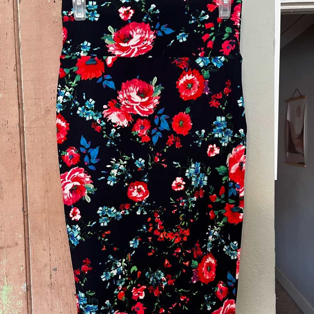 Silhouette Vibrant Floral Pencil Skirt - Red and Green